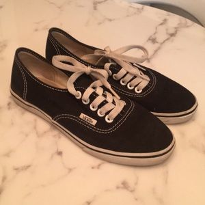 Black lace up vans